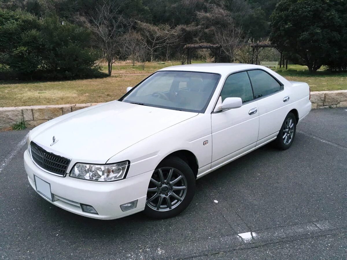 Ниссан лаурель фото Nissan NISSAN Laurel HC35 35 Medalist жемчужно-белый H13 (2001) год дрифт базова