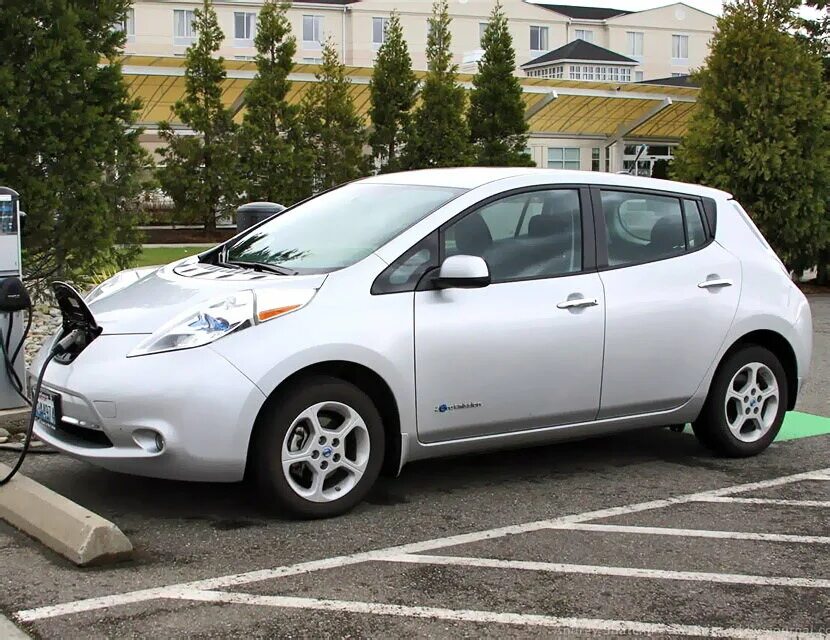 Ниссан leaf фото Забываем про бензин - ищем электрозарядки Bamper.by Дзен