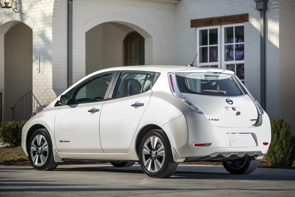 Ниссан leaf фото Nissan Leaf 2009, 2010, 2011, 2012, 2013, хэтчбек 5 дв., 1 поколение, ZE0, AZE0 