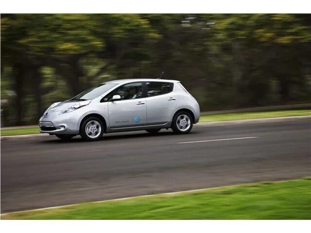 Ниссан leaf фото 2011 Nissan Leaf Pictures: U.S. News
