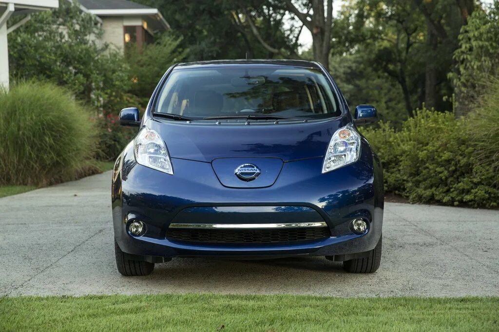 Ниссан leaf фото Nissan Leaf 2009, 2010, 2011, 2012, 2013, хэтчбек 5 дв., 1 поколение, ZE0, AZE0 