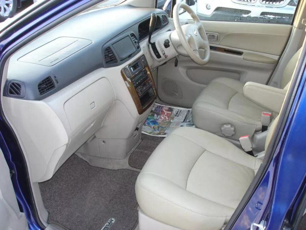 Ниссан либерти фото салона 2002 Nissan Liberty specs