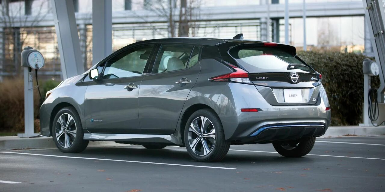 Ниссан лиф 2 фото We compare the 2022 Kia Niro EV vs. the Nissan Leaf: Which is better? - MarketWa