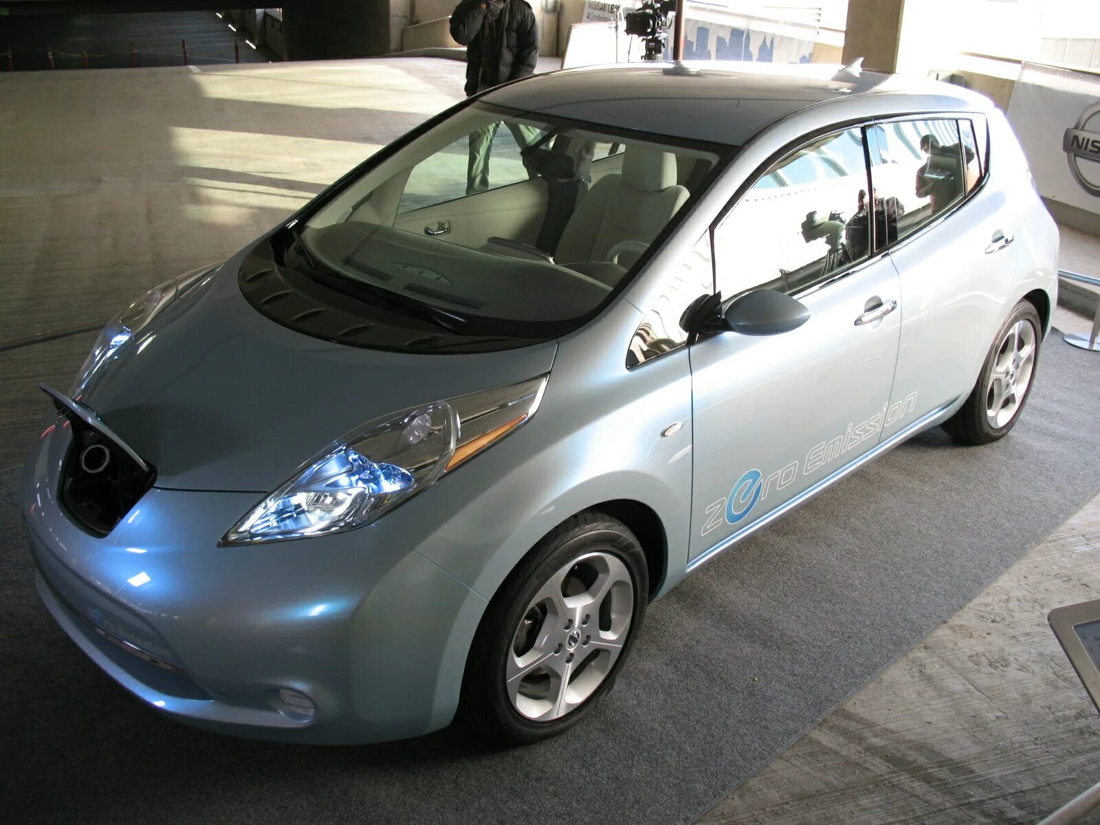 Ниссан лиф электромобиль фото Secretary Chu Makes Official Announcement, Nissan To Receive 1.4 Billion for Lea