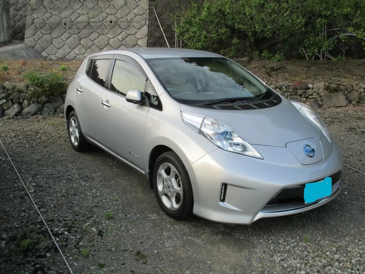 Ниссан лиф фото Nissan leaf H24 год X комплектация серебряный "Отэк" передний бампер с аэрообвес