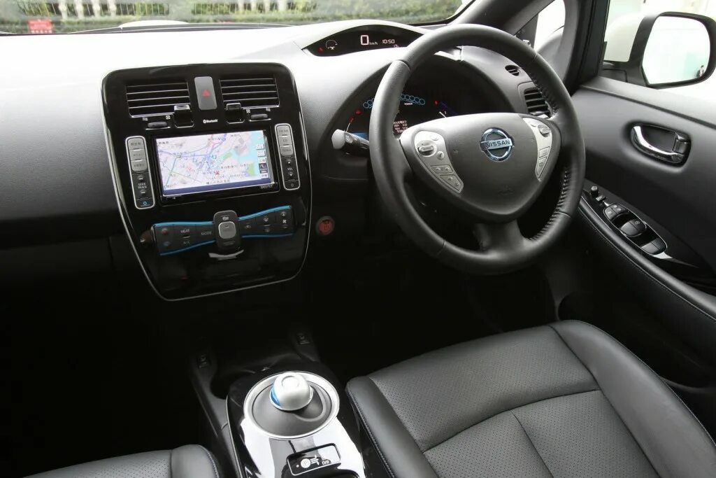 Ниссан лиф фото салона Nissan Leaf EV sales aren't brilliant - AUTOMOTORBLOG