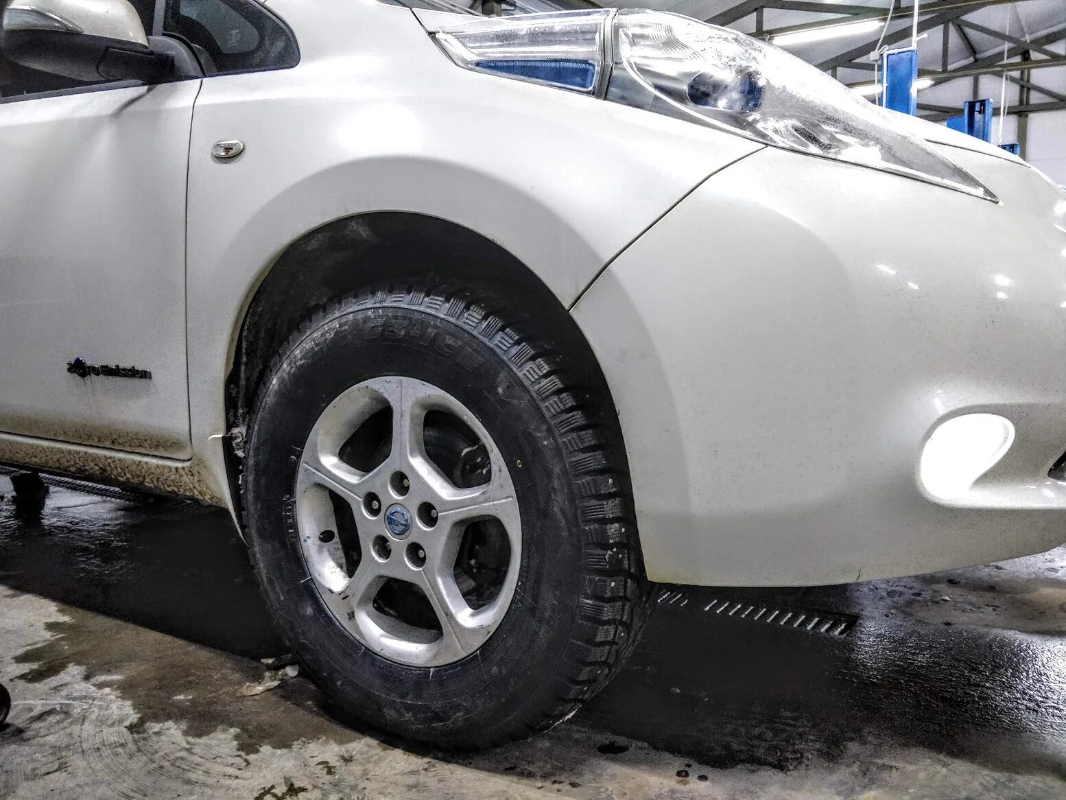 Ниссан лифт фото Самый дикий лифт Nissan Leaf - 235x70 R16. - Nissan Leaf (1G), 2013 года шины DR