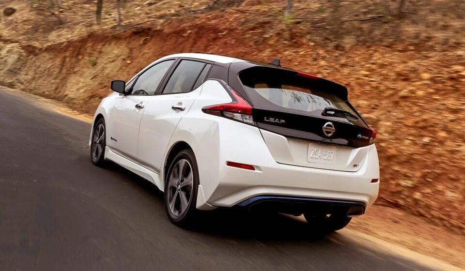 Ниссан лив фото Nissan Leaf 2018: второе поколение самого популярного в мире электромобиля