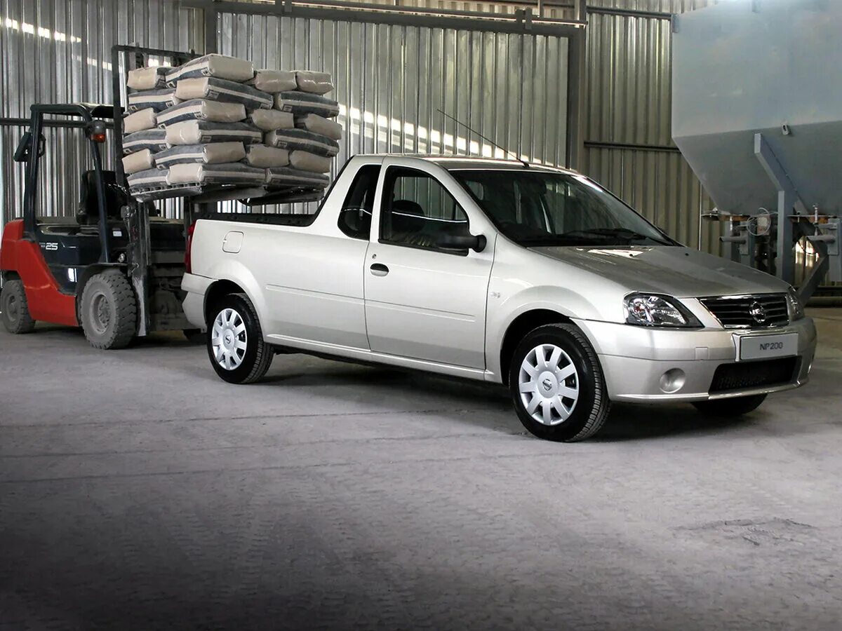 Ниссан логан фото Nissan NP200 - Лада Ларгус для Африки с дизельным двигателем и непривычным кузов