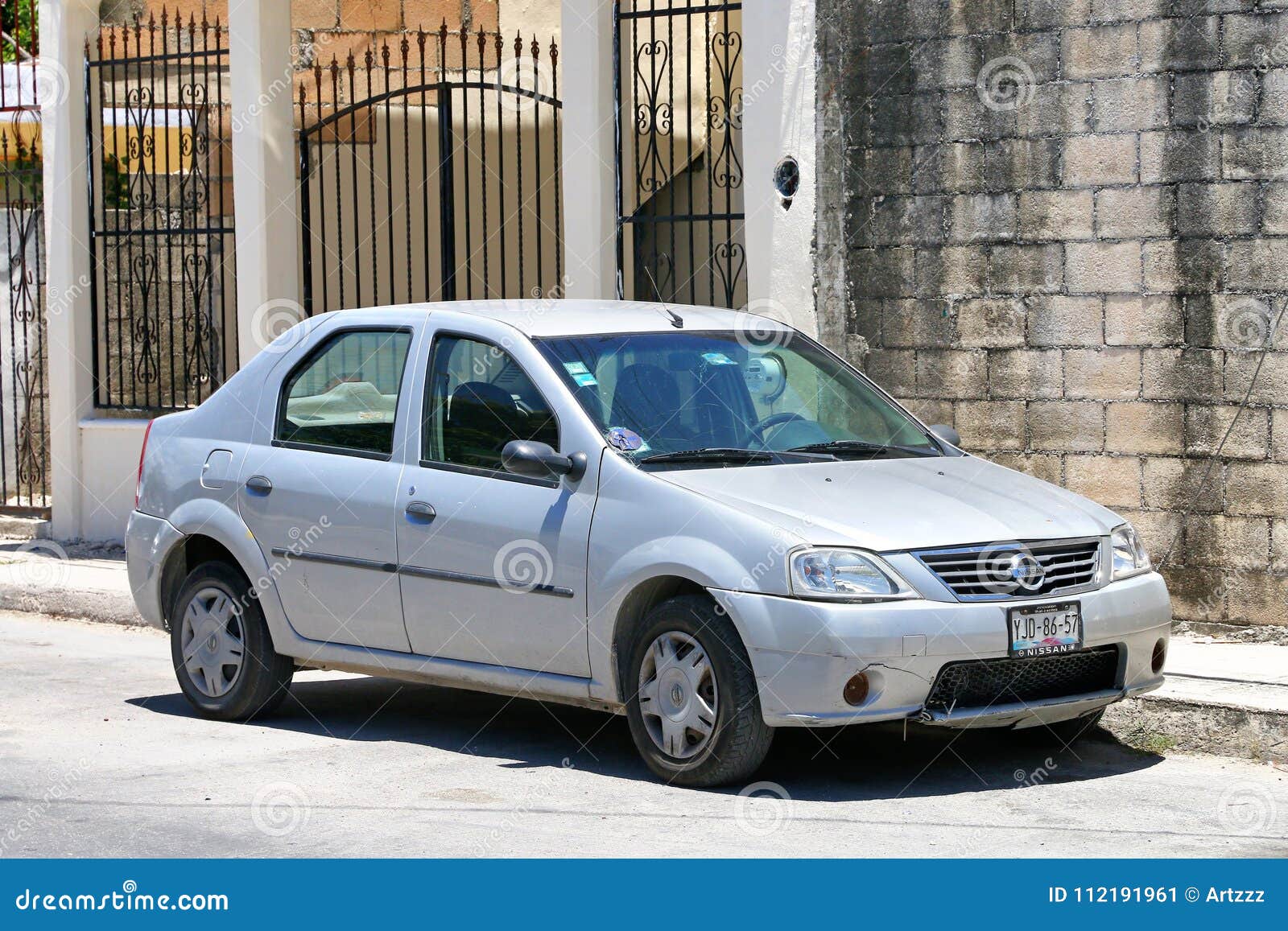 Ниссан логан фото Nissan Aprio zdjęcie editorial. Obraz złożonej z praktyczny - 112191961