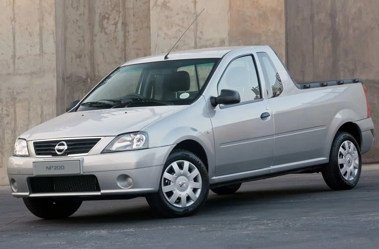 Ниссан логан фото Calculation error sees Nissan NP200 bow-out as sales runner-up