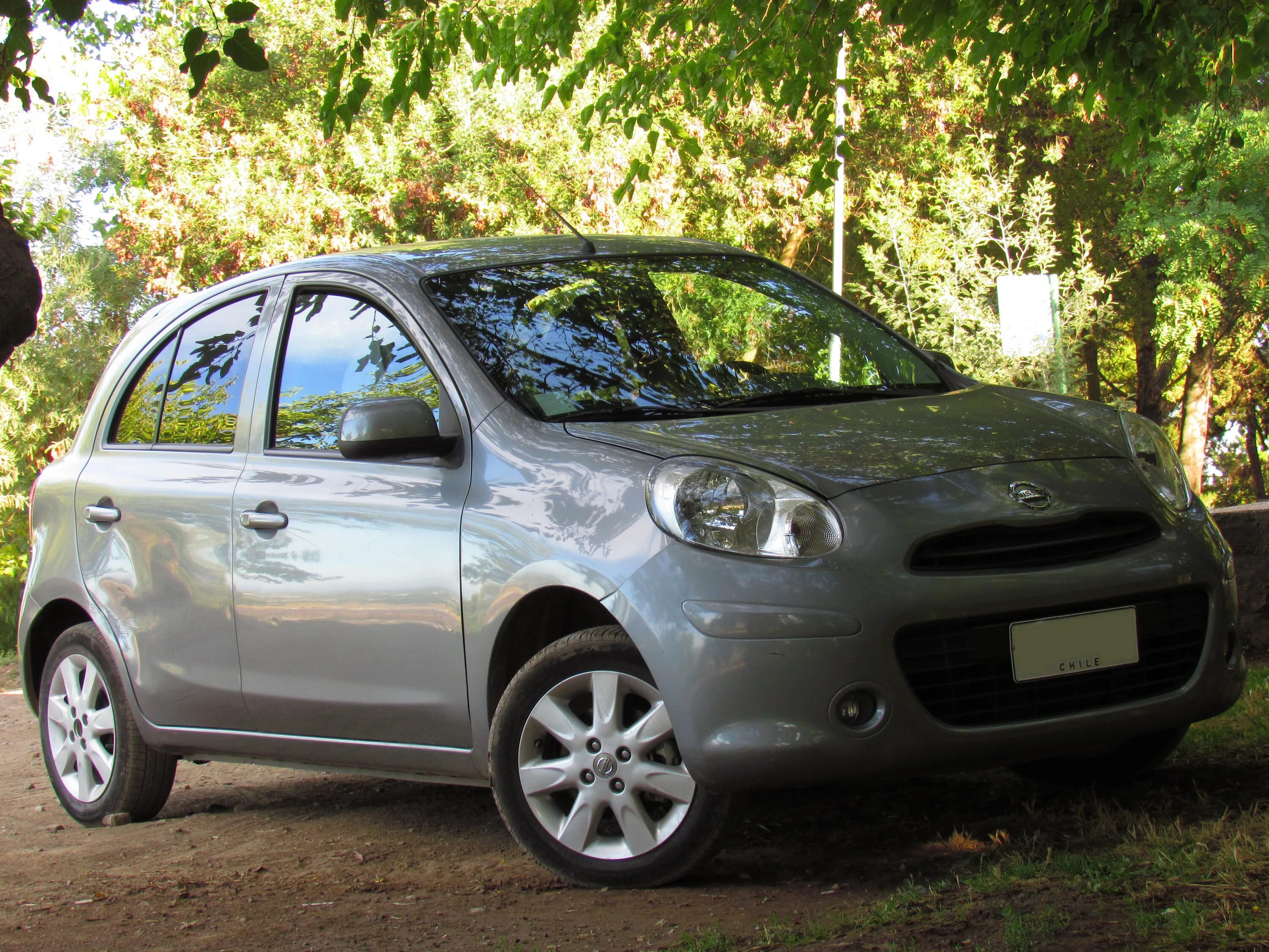 Ниссан march фото File:Nissan March 1.6 Advance 2014 (16554606815).jpg - Wikimedia Commons