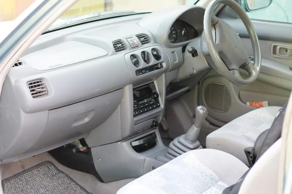 Ниссан марч фото салона полирнул кузов ( раз пошла такая возня ) ) ) - Nissan March (K11), 1 л, 2000 год