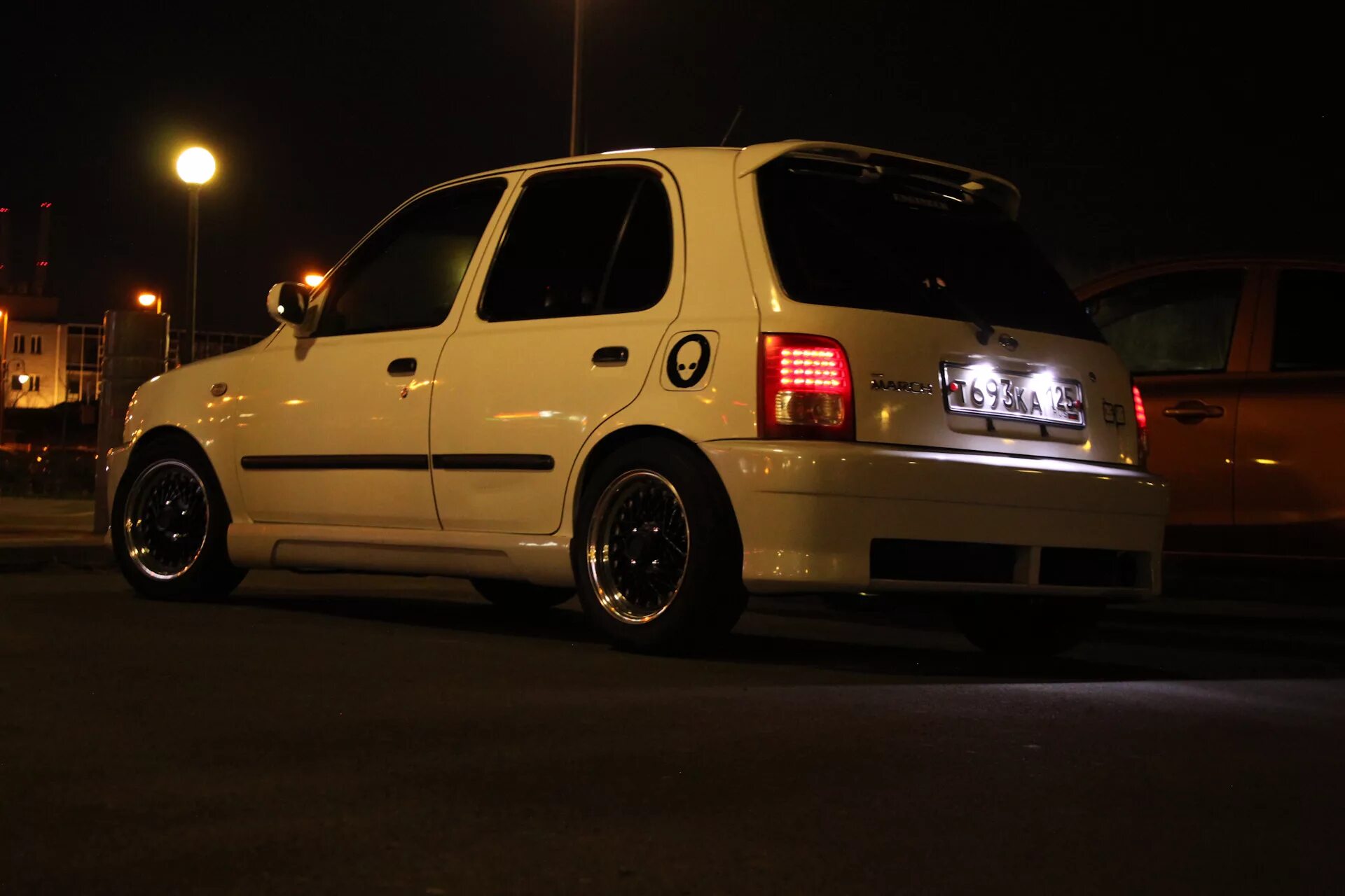 Ниссан марч к 11 тюнинг Фотосет со старым другом (25 Апреля 2019) - Nissan March (K13), 1,2 л, 2011 года