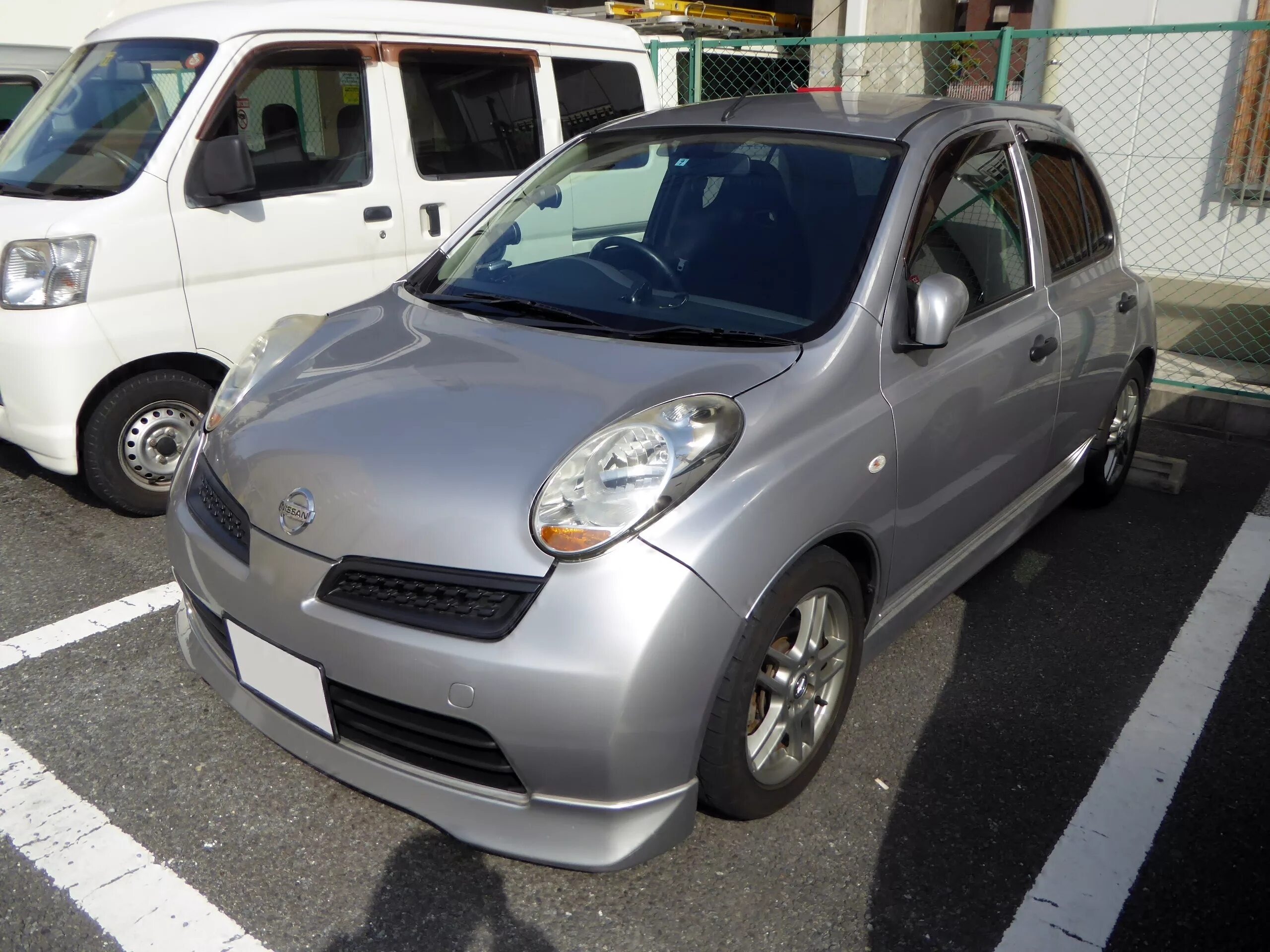 Ниссан марч к12 фото File:Nissan MARCH 12SR (K12) front.JPG - Wikimedia Commons