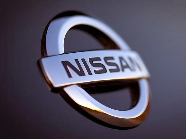 Ниссан машина фото и его значок Первая замена масла, запись для истории - Nissan Qashqai (2G), 2 л, 2020 года пл