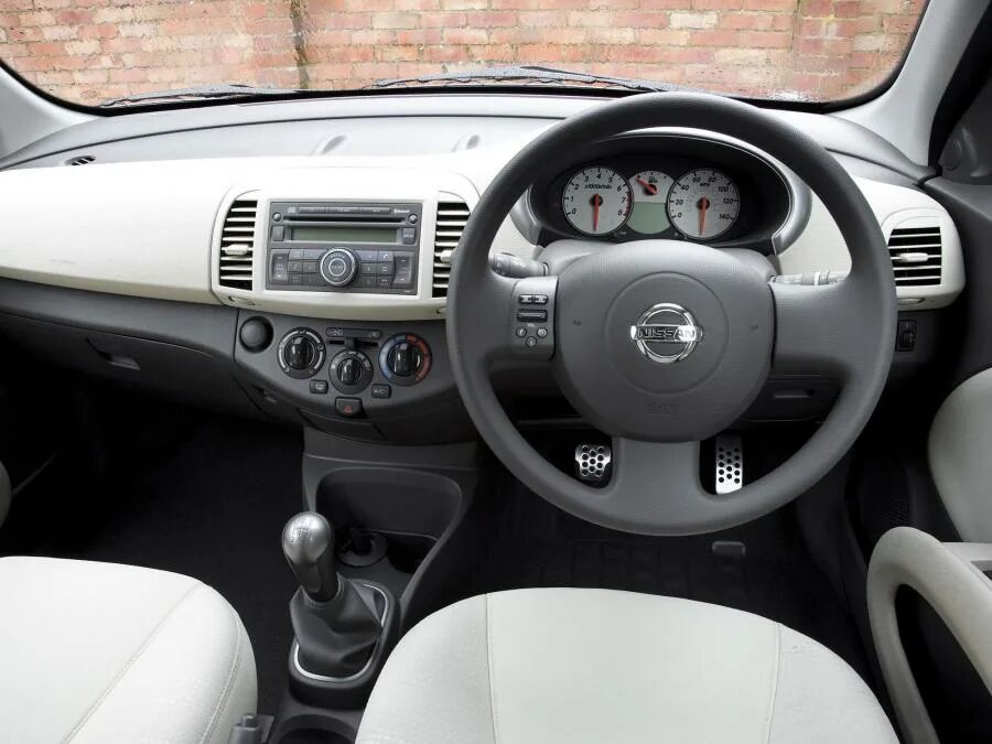 Ниссан микра фото салона Торпедо Nissan Micra 3-Door 25th Anniversary в кузове K12C 2008 года выпуска для