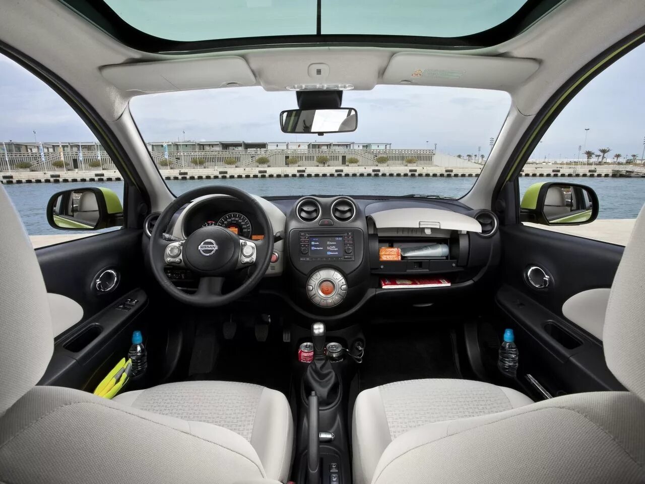 Ниссан микра фото салона Toyota Aygo 2009 - 2012, 1 поколение рестайлинг, Хэтчбек 5 дв.: технические хара