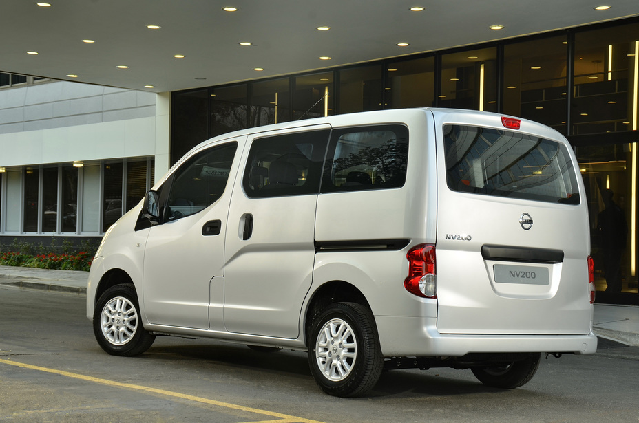 Ниссан микроавтобус модели фото все New Nissan NV200 and NV350 Panel Vans Shake Up LCV Market