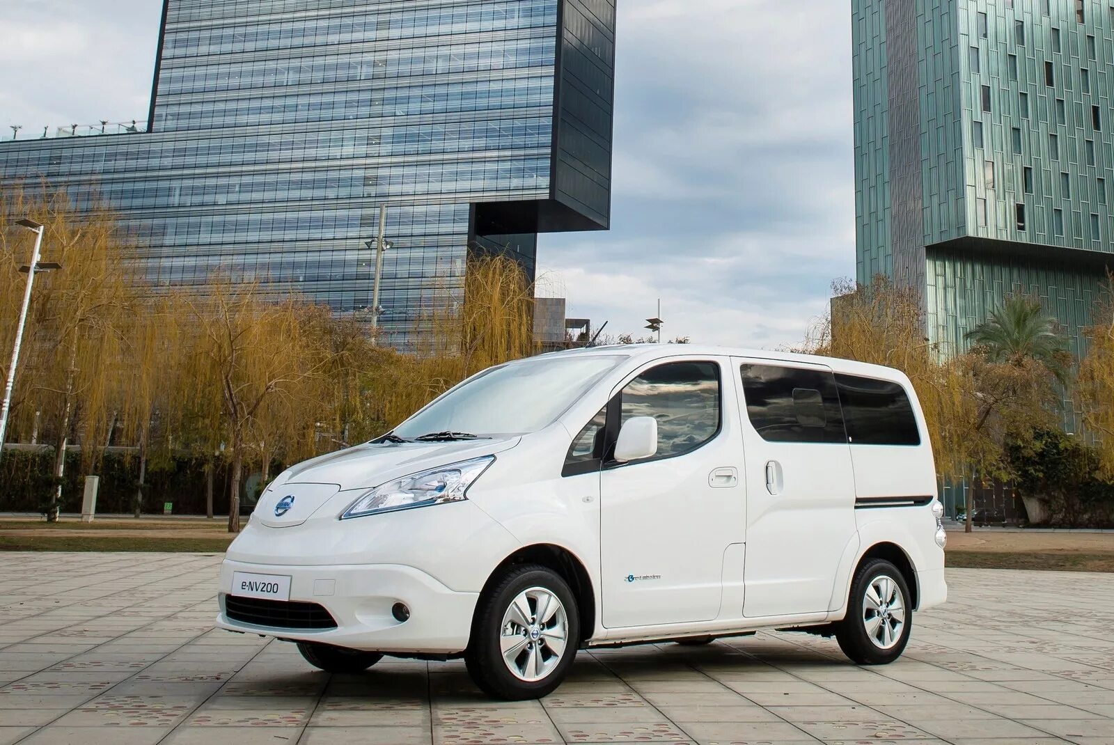 Ниссан модификации фото Компания Nissan обновила модель e-NV200 - КОЛЕСА.ру - автомобильный журнал