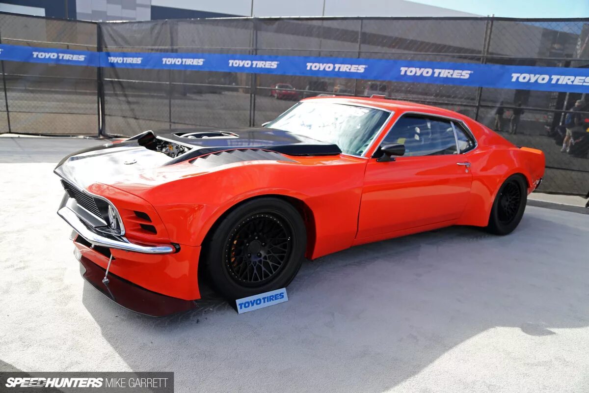 Ниссан мустанг фото Ford Mustang Meets Nissan R35 GT-R (SEMA 2016) - Сообщество "Любители Американск