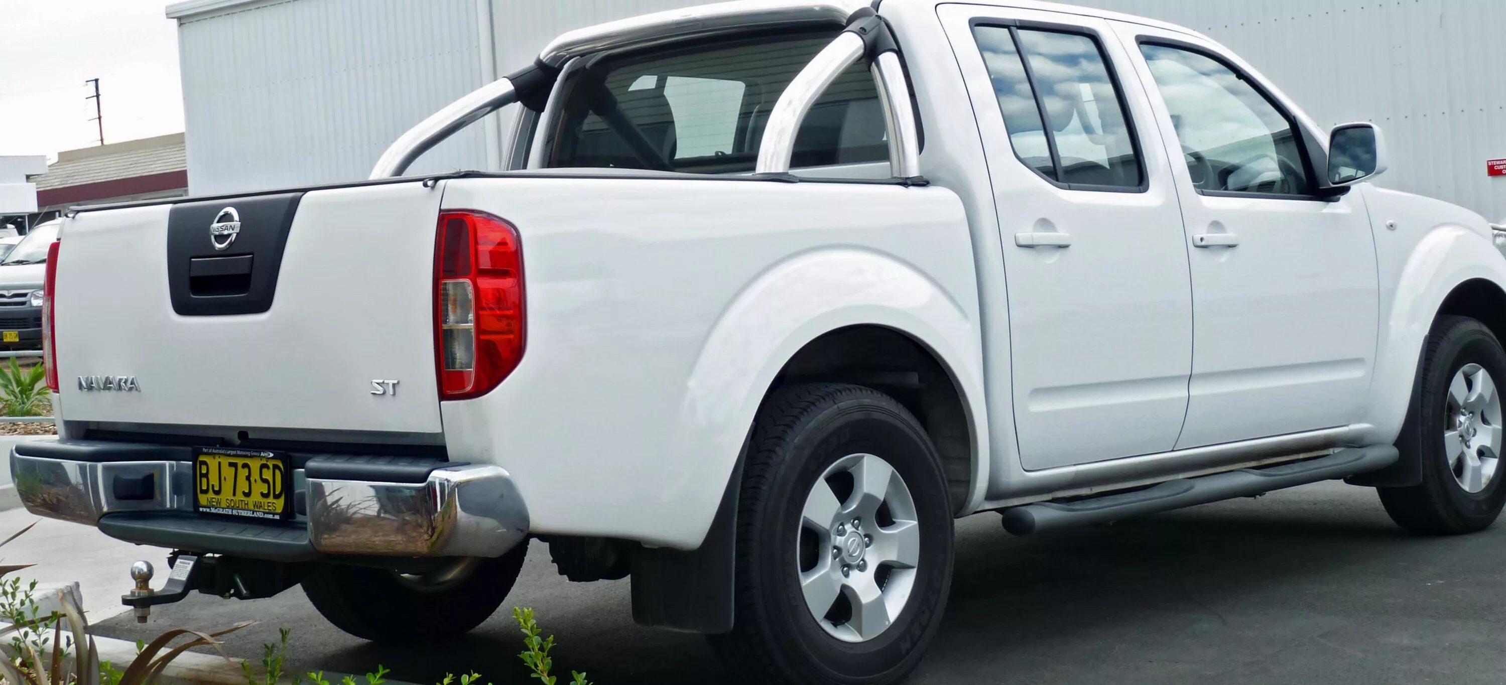 Ниссан навара фото Nissan Navara Photos and Specs. Photo: Navara Nissan prices and 25 perfect photo