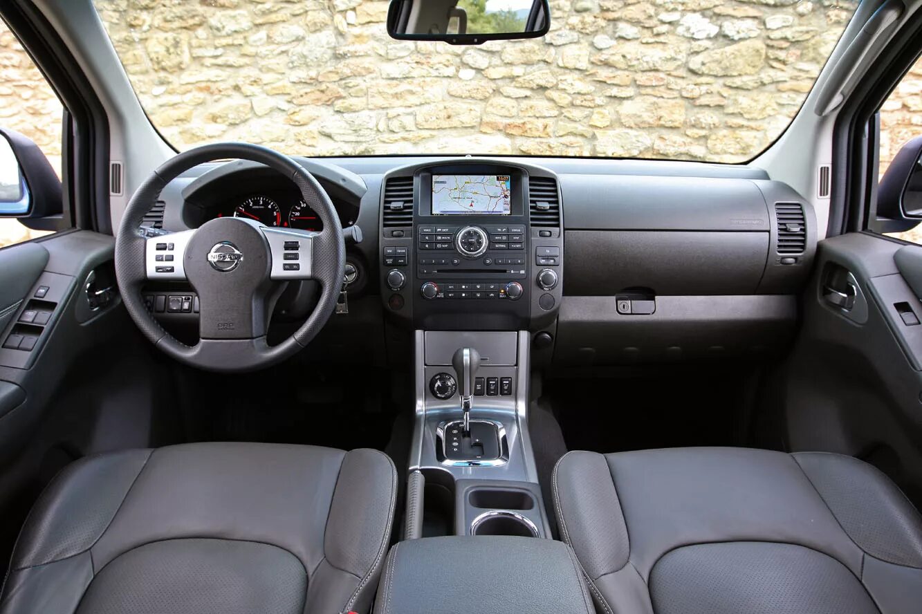 Ниссан навара фото салона Quelles sont les dimensions (longueur, largeur et hauteur) de Nissan Navara anné