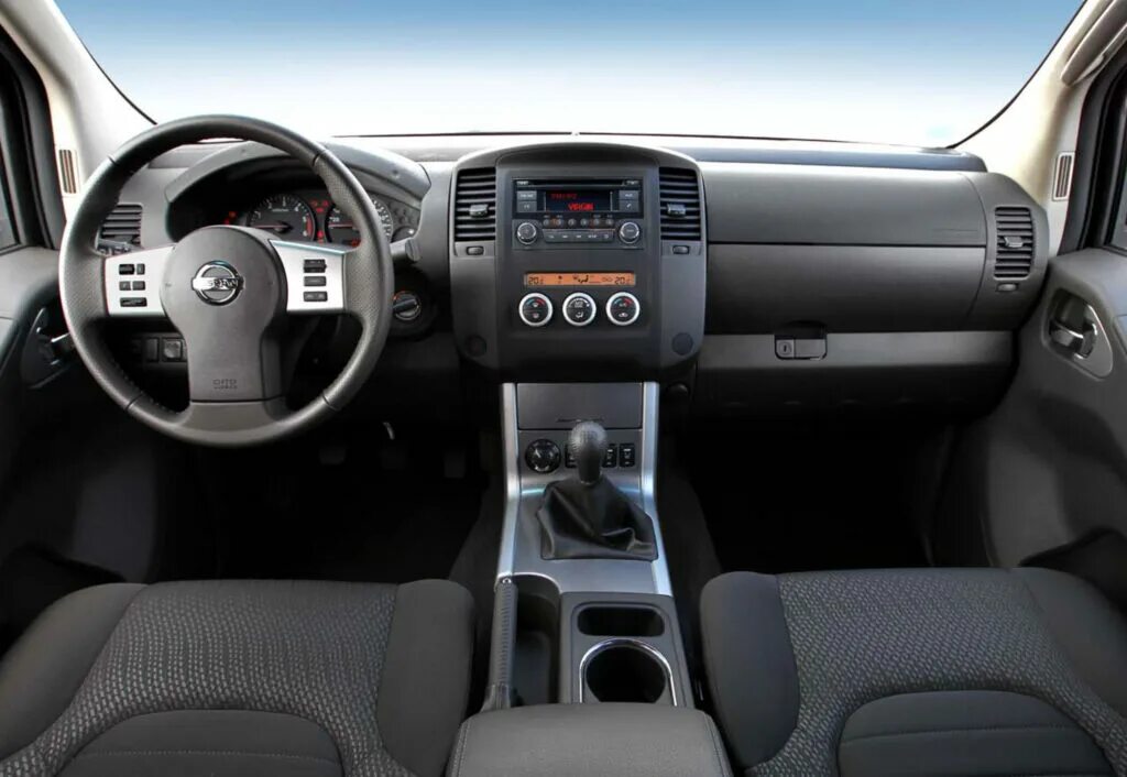 Ниссан навара фото салона Nissan Navara: обзор, технические характеристики, комплектации, цены, отзывы - А