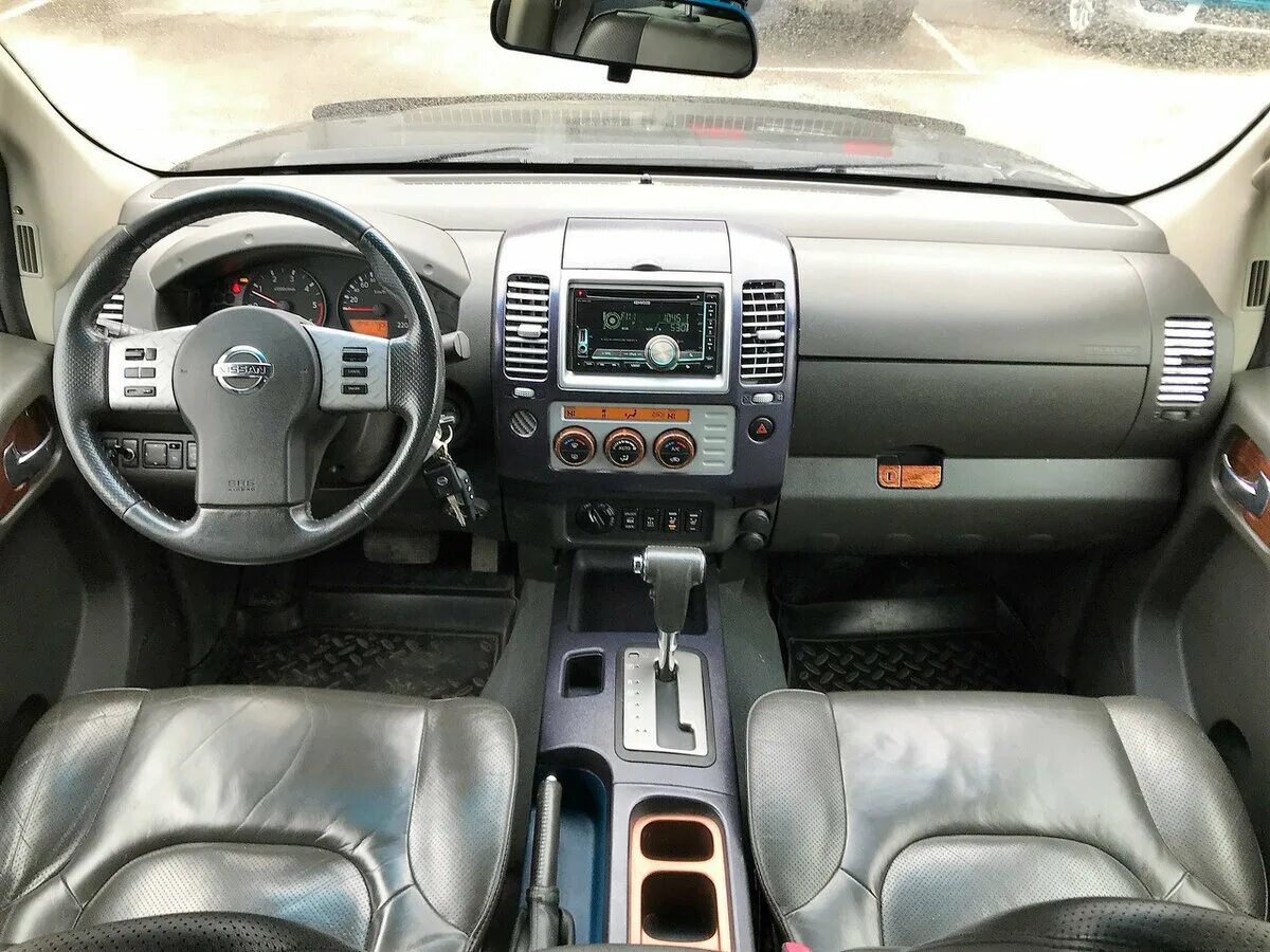 Ниссан навара фото салона Купить б/у Nissan Navara (Frontier) III (D40) 2.5d AT (174 л.с.) 4WD дизель авто