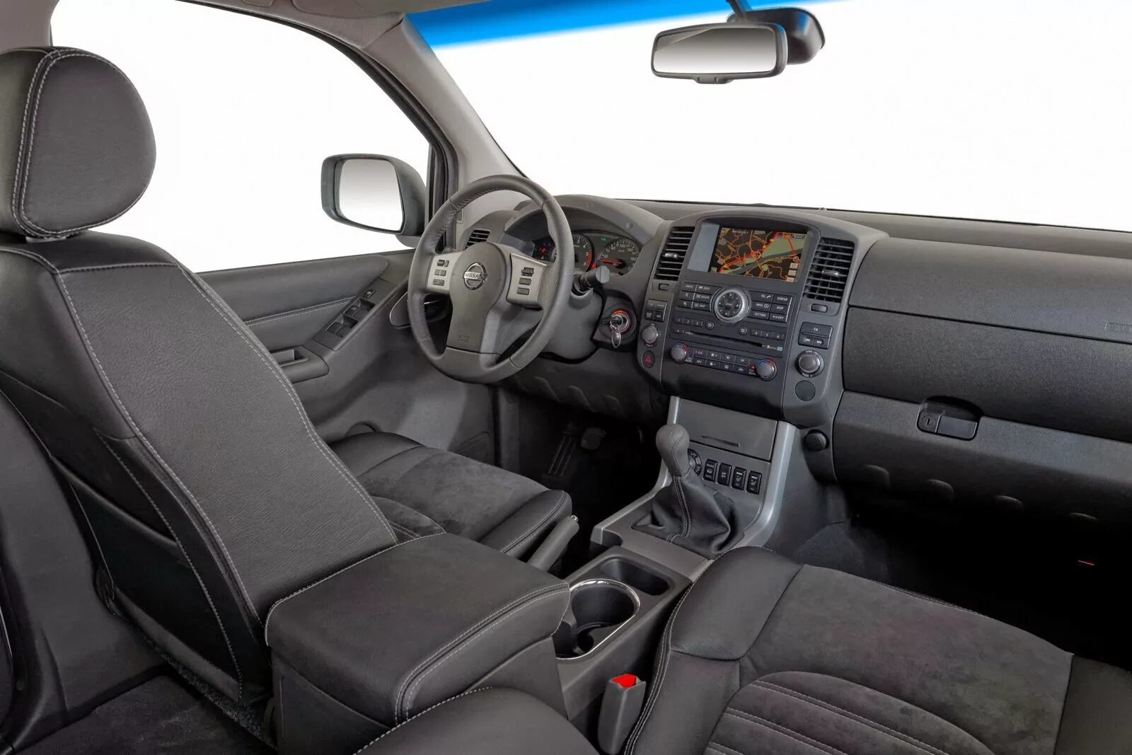 Ниссан навара фото салона Nissan Navara получил новую комплектацию - КОЛЕСА.ру - автомобильный журнал