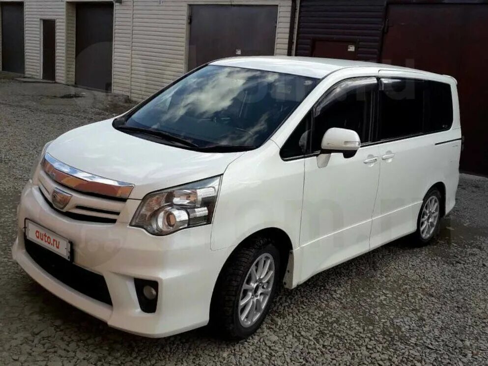 Ниссан ноах фото Купить б/у Toyota Noah бензин автомат в Красноярске: белый 2010 минивэн 2010 год