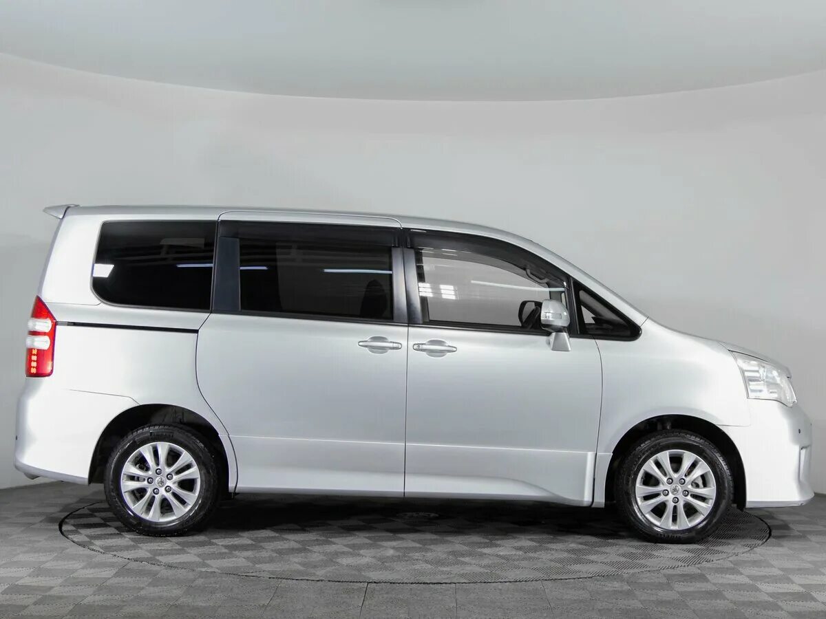Ниссан ноах фото Купить б/у Toyota Noah II (R70) 2.0 CVT (155 л.с.) 4WD бензин вариатор в Люберца