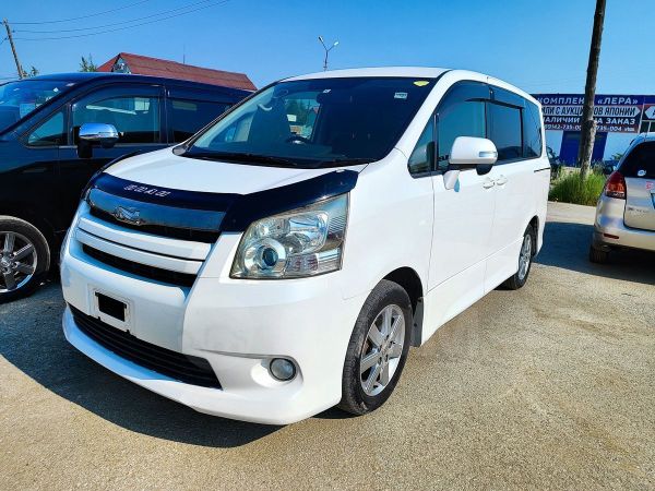Ниссан ноах фото Тойота Ноах 2010 в Якутске, Toyota NOAH, 2010 г. в, без пробега, только с таможн