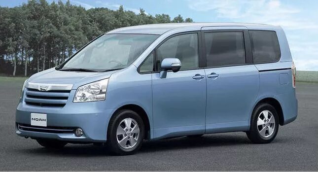 Ниссан ноах фото ТОЙОТА NOAH/Voxy 2007-2013 (версия салона 3ряда не ПИКНИК) (второй ряд 60/40)