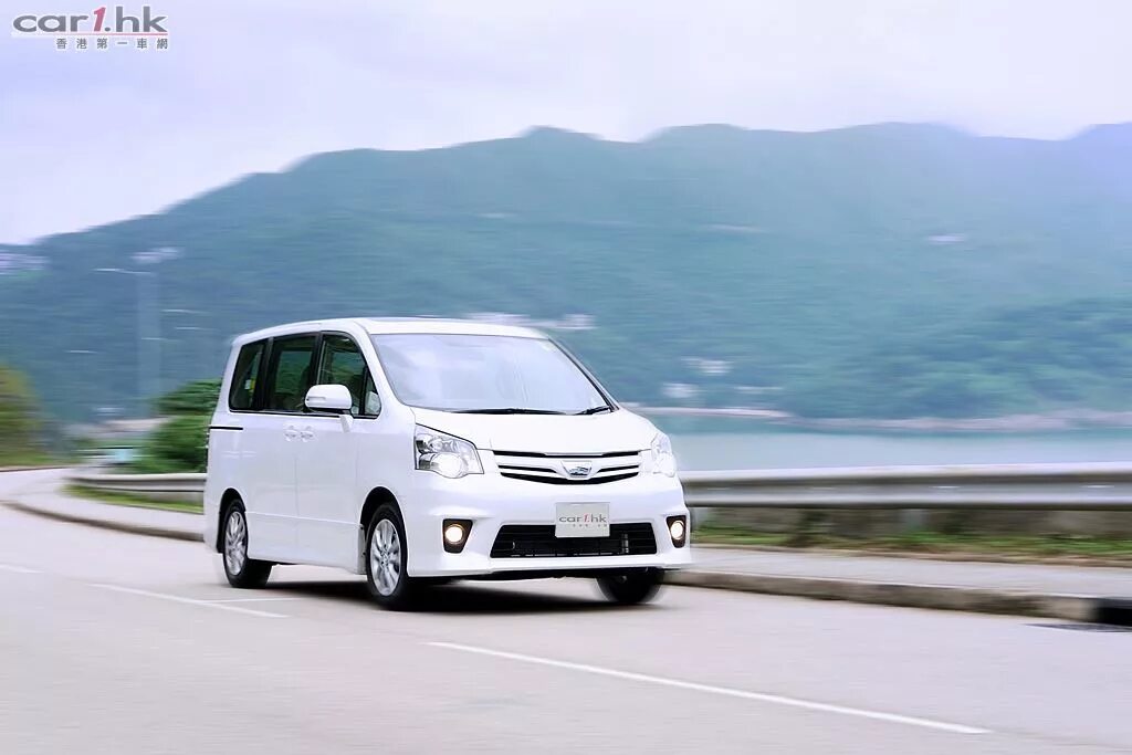 Ниссан ноах фото Toyota Noah.日 版 真 身 駕 到 - Car1.hk