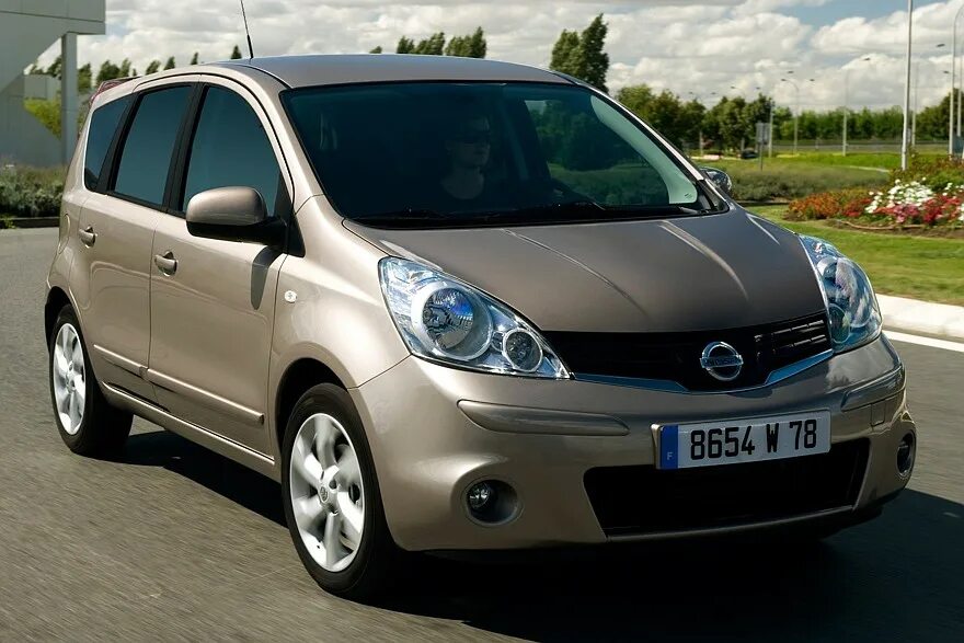 Ниссан нота фото автомобиля Пять причин любить и ненавидеть Nissan Note I - КОЛЕСА.ру - автомобильный журнал