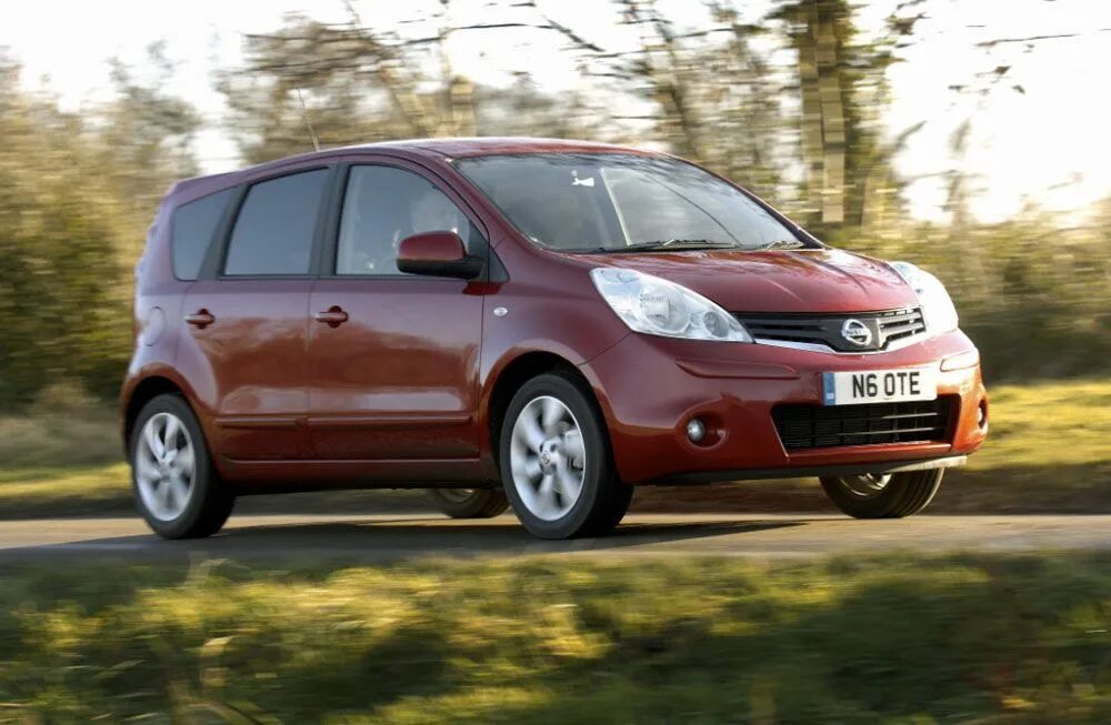Ниссан нота фото автомобиля Nissan Note (2005-2010) Cars
