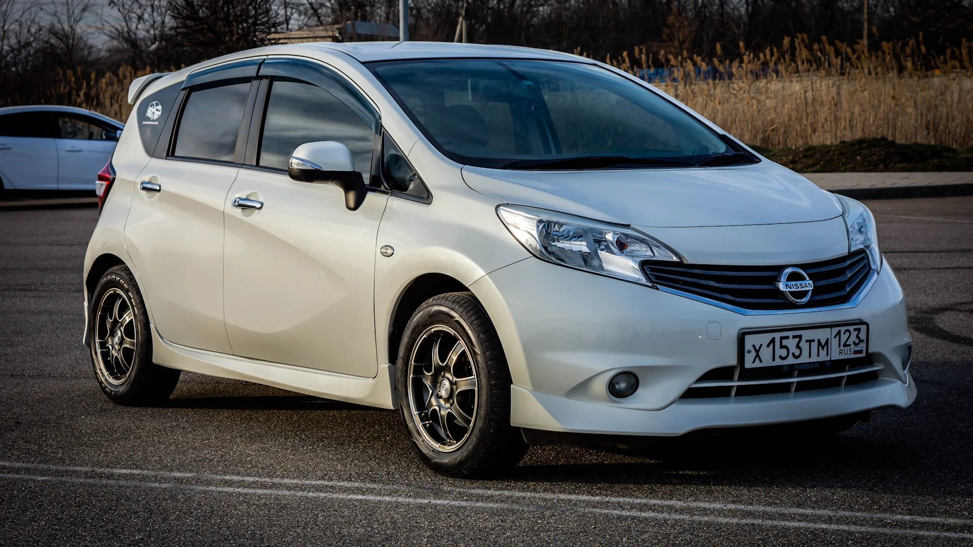 Ниссан ноте 2013 фото Nissan Note (2G) 1.2 бензиновый 2013 СнежОК v2.0 на DRIVE2