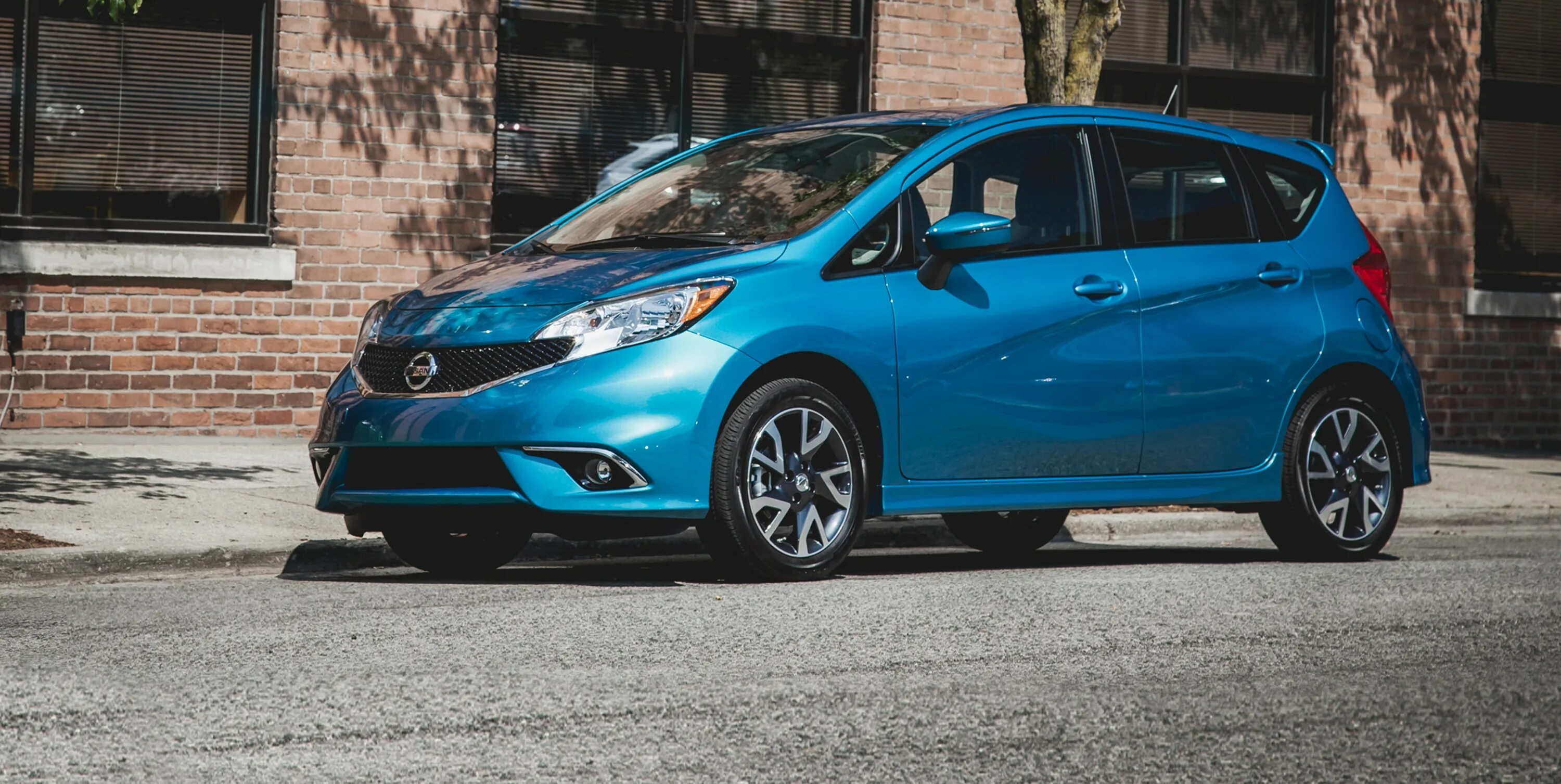 Ниссан ноте 2019 фото 2014 Nissan Versa Note S 5dr HB Manual 1.6 Features and Specs