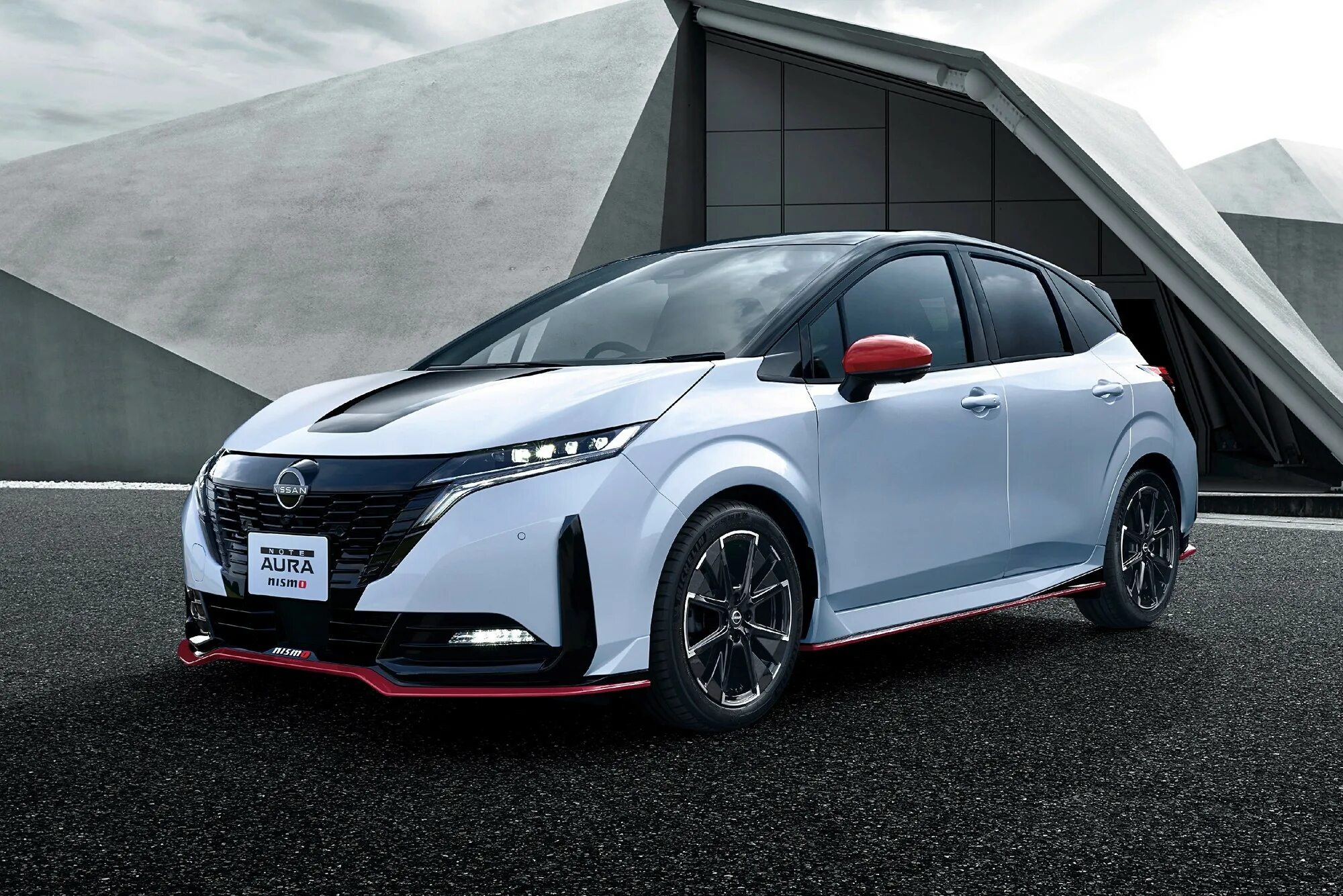 Ниссан ноте 2020 года фото Nissan Note Aura Nismo: спорт и премиум в одном флаконе, но без прибавки мощност