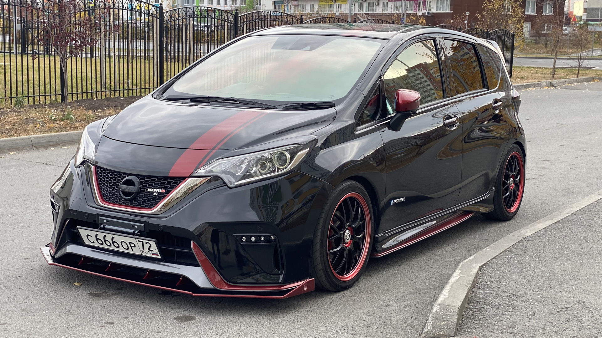 Ниссан ноте е пауэр тюнинг Nissan Note e-Power 1.2 гибридный 2019 BLϟTZ NISMO S на DRIVE2