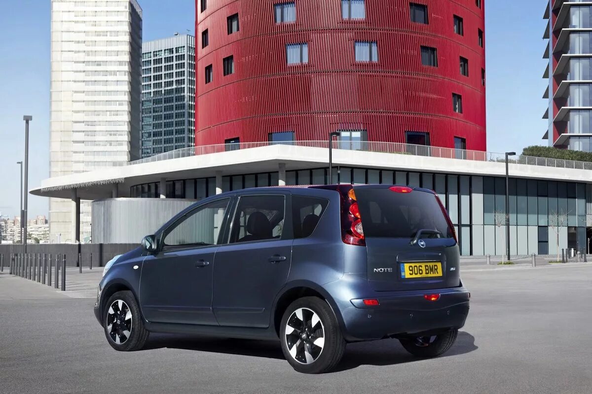 Ниссан note фото 2012 Nissan Note Receives Modest Updates for New Model Year Carscoops