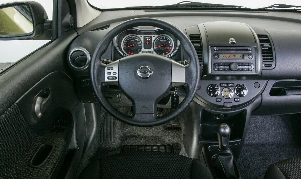 Ниссан ноте фото салона Ниссан ноут торпеда - Журнал Рандом Авто