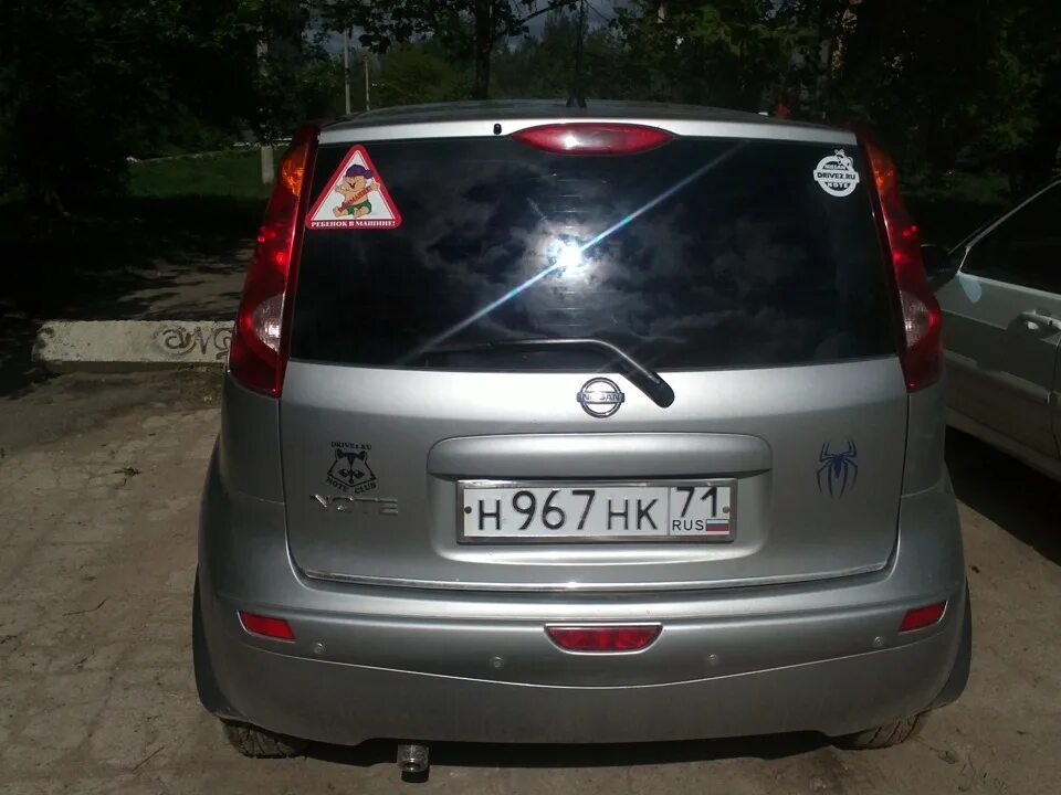 Ниссан ноте фото сзади Наклейки eNd укрепление бампера ))) - Nissan Note (1G), 1,4 л, 2008 года прикол 