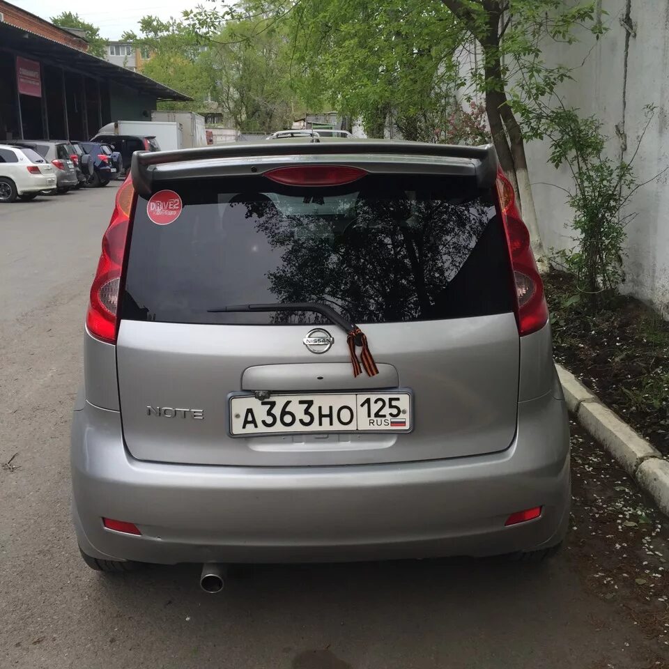 Ниссан ноте фото сзади Долгожданный спойлер - Nissan Note (1G), 1,5 л, 2007 года тюнинг DRIVE2