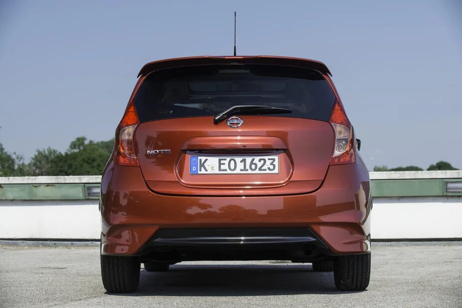 Ниссан ноте фото сзади NEW NISSAN NOTE WITH DYNAMIC STYLING PACK ON NISSAN LIVE EVENT