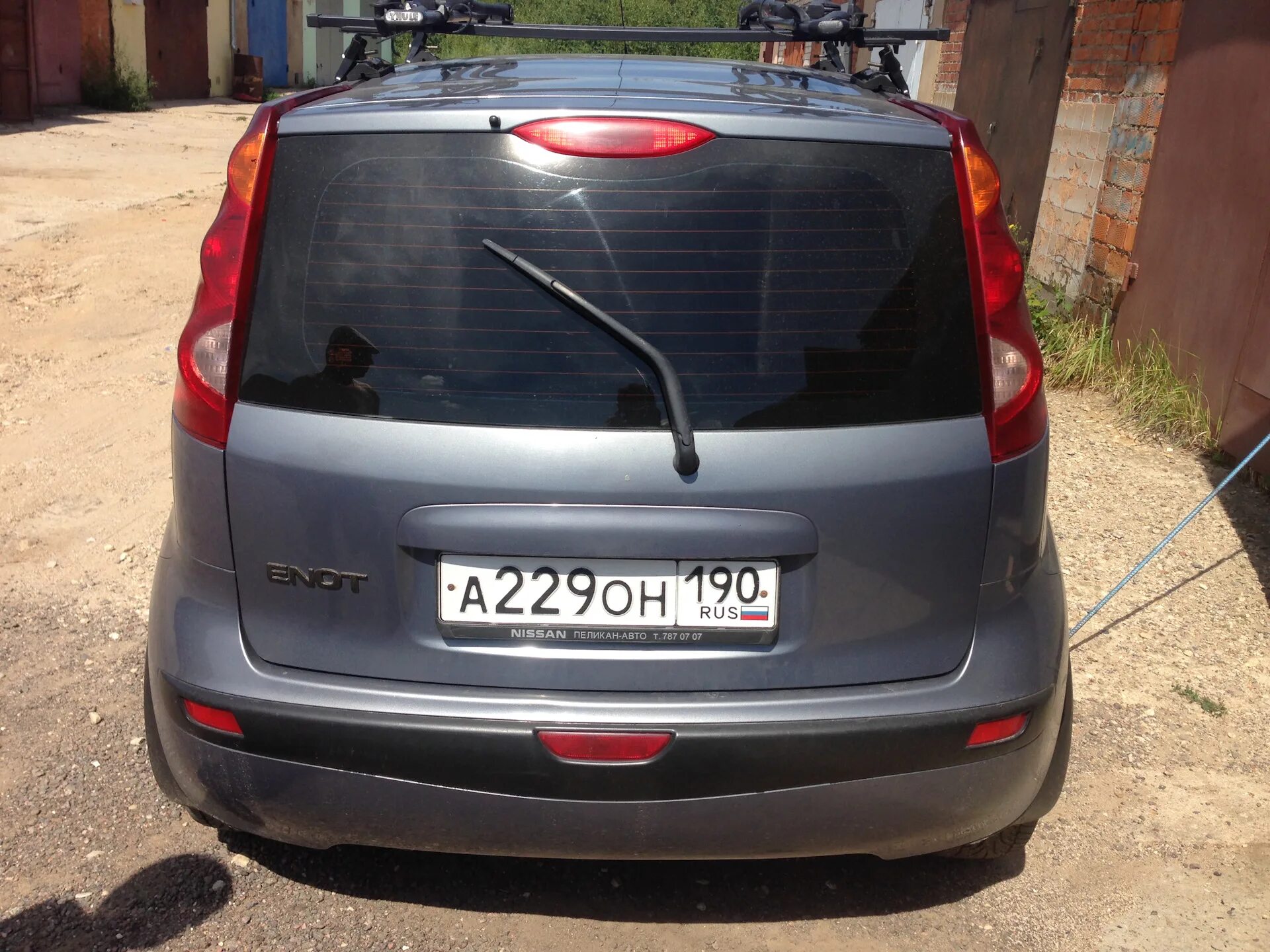 Ниссан ноте фото сзади Поломка заднего дворника - Nissan Note (1G), 1,4 л, 2006 года своими руками DRIV