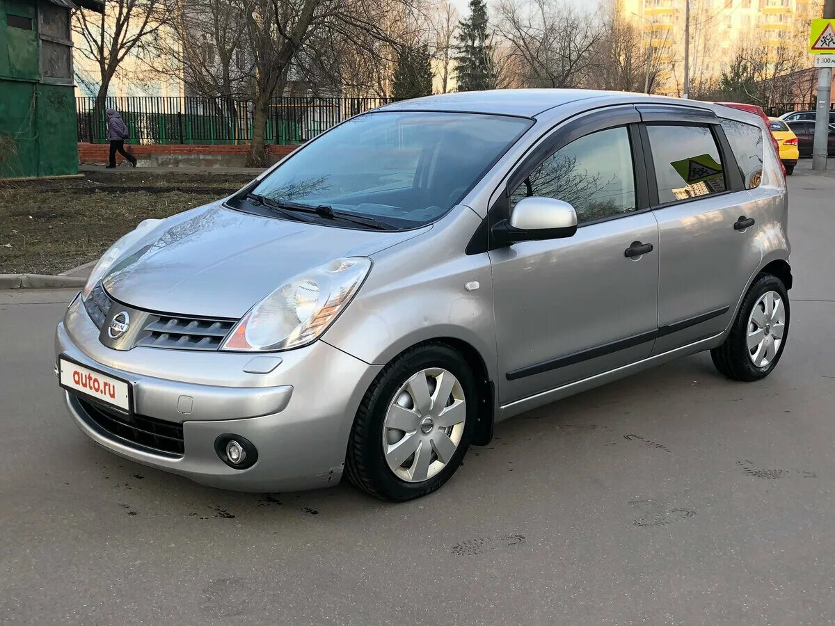 Ниссан ноте фото цены Купить б/у Nissan Note I 1.6 MT (110 л.с.) бензин механика в Москве: серебристый
