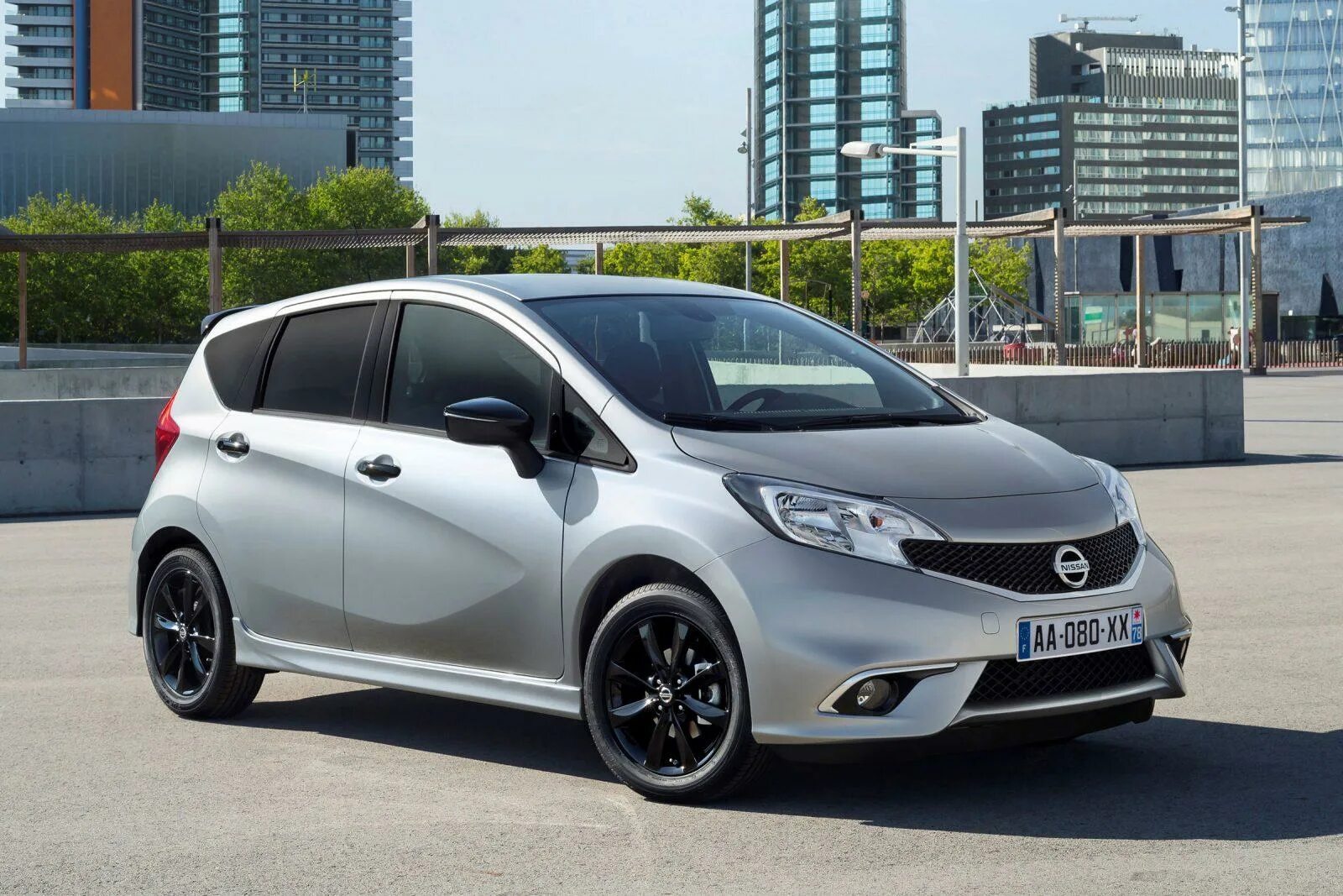 Ниссан ноут 2024 фото Toyota Ractis Vs. Nissan Note &#8211; The Bird’s Eye View