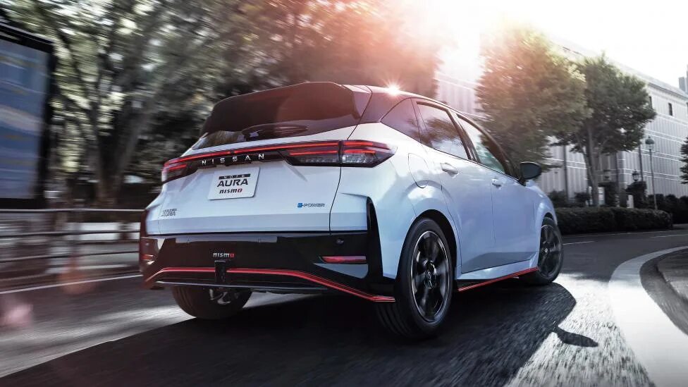 Ниссан ноут аура нисмо фото Nissan Note Nismo - шикарный гибридный хэтч с большой прижимной силой - DRIVE2